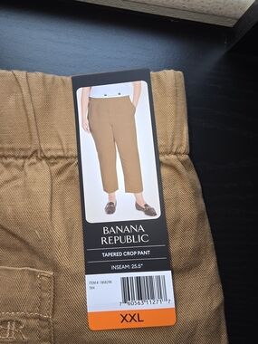 Banana Republic Wide-Leg Cropped Pants in Tan..
